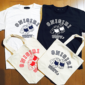 『ONIGIRI UNIVERSITY』Tシャツとトートバッグ復刻